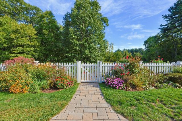 5 Walden Way 5, Milford, MA 01757