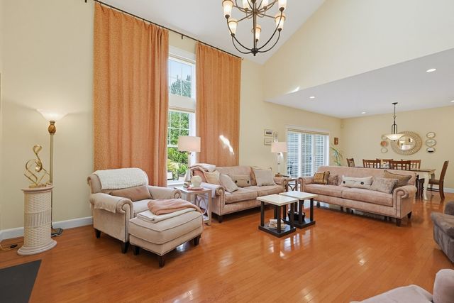 5 Walden Way 5, Milford, MA 01757