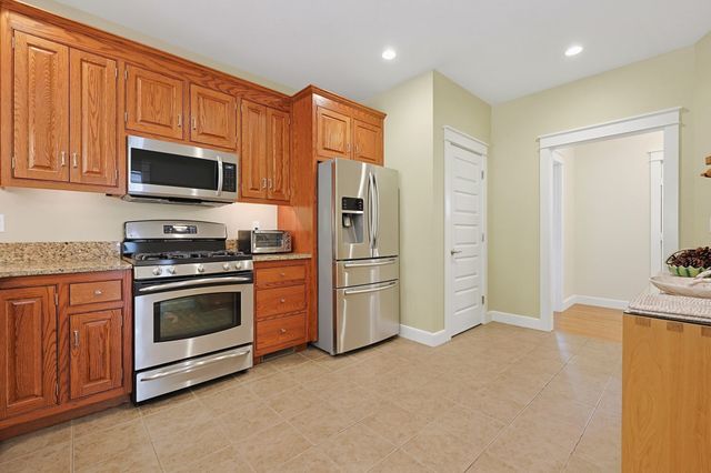 5 Walden Way 5, Milford, MA 01757