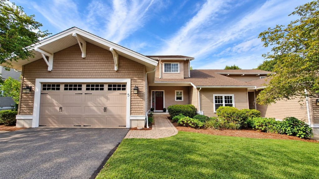5 Walden Way 5, Milford, MA 01757