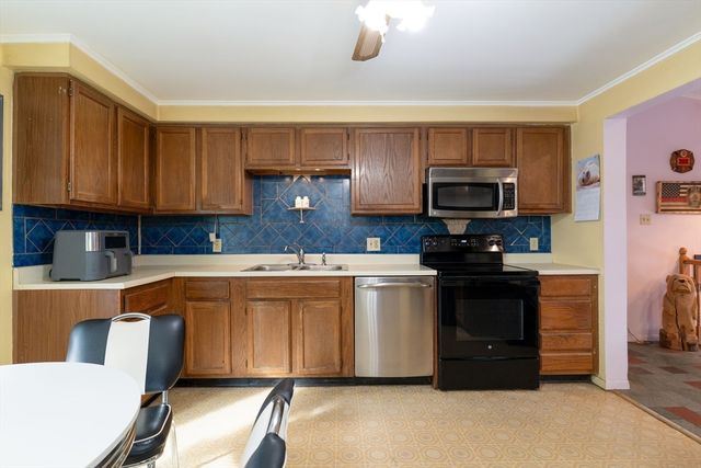 116 Spencer Rd, Oakham, MA 01068