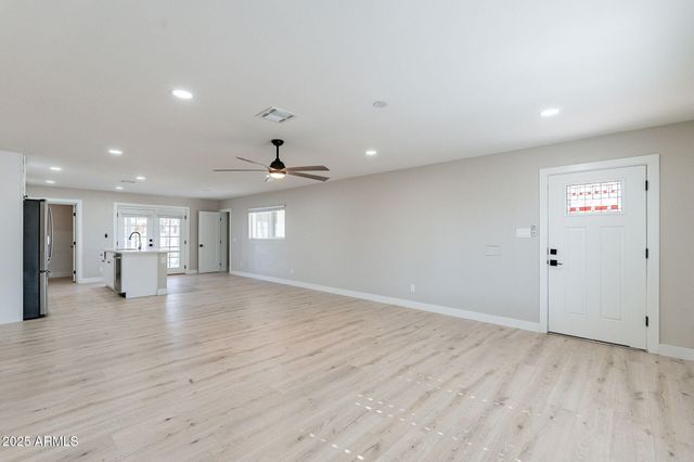 8202 E PICCADILLY Road, Scottsdale, AZ 85251