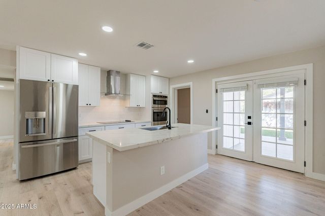8202 E PICCADILLY Road, Scottsdale, AZ 85251