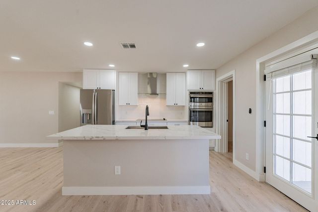 8202 E PICCADILLY Road, Scottsdale, AZ 85251