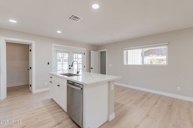 8202 E PICCADILLY Road, Scottsdale, AZ 85251