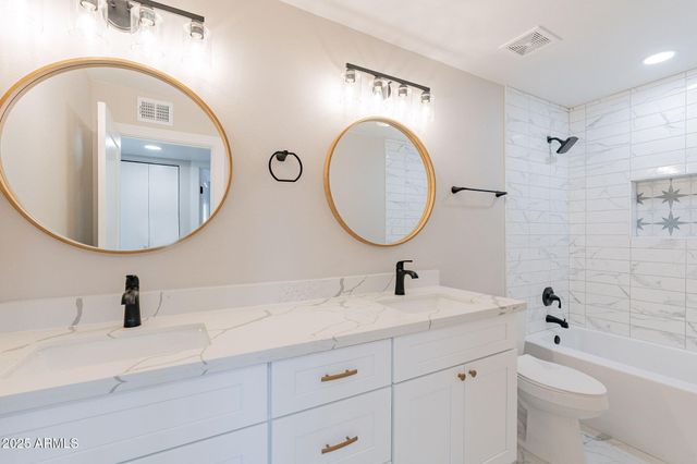 8202 E PICCADILLY Road, Scottsdale, AZ 85251
