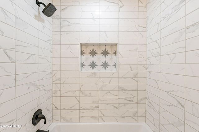 8202 E PICCADILLY Road, Scottsdale, AZ 85251