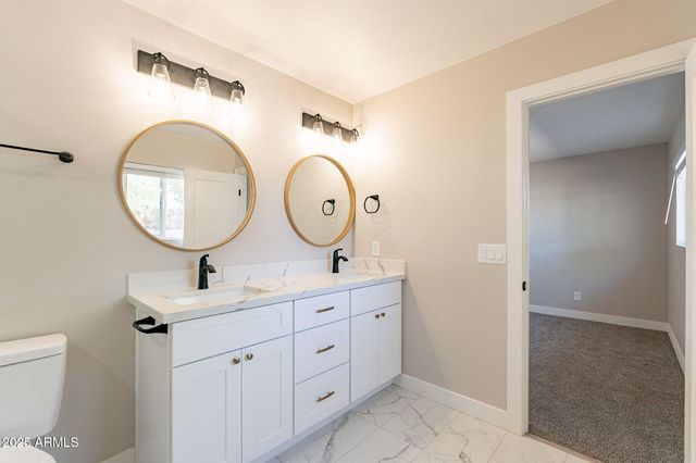 8202 E PICCADILLY Road, Scottsdale, AZ 85251