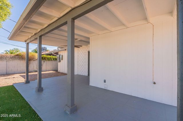 8202 E PICCADILLY Road, Scottsdale, AZ 85251