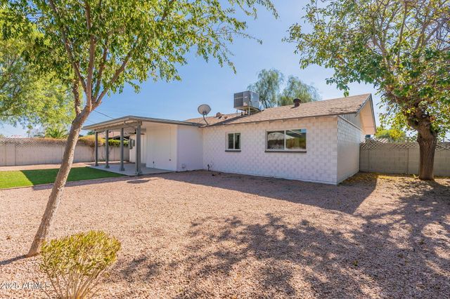 8202 E PICCADILLY Road, Scottsdale, AZ 85251