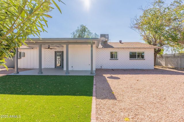 8202 E PICCADILLY Road, Scottsdale, AZ 85251