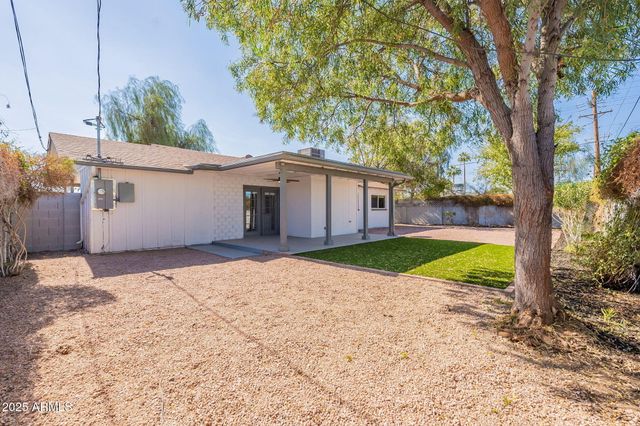 8202 E PICCADILLY Road, Scottsdale, AZ 85251