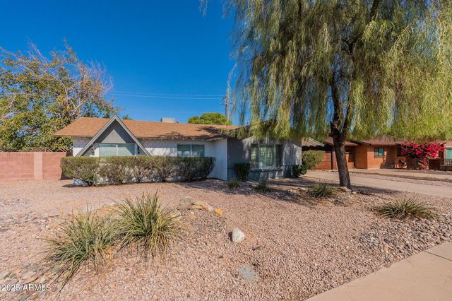 8202 E PICCADILLY Road, Scottsdale, AZ 85251