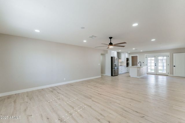 8202 E PICCADILLY Road, Scottsdale, AZ 85251