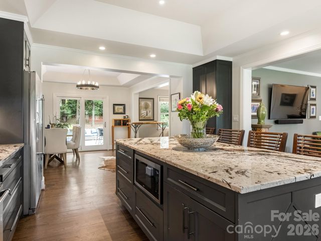 2652 Knollwood Road, Charlotte, NC 28211