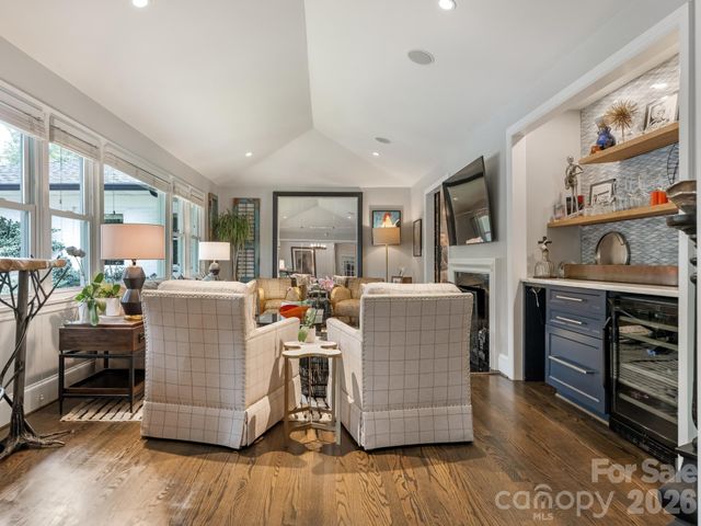 2652 Knollwood Road, Charlotte, NC 28211