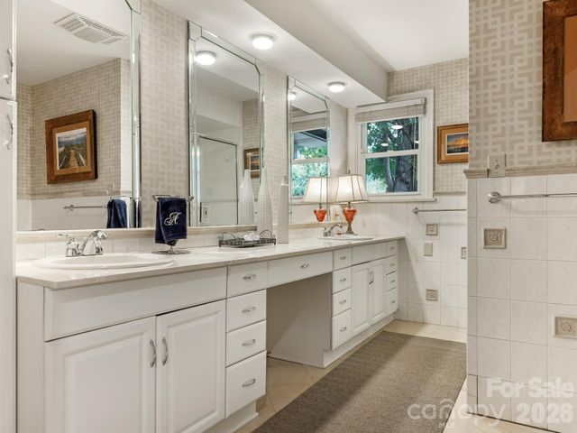 2652 Knollwood Road, Charlotte, NC 28211