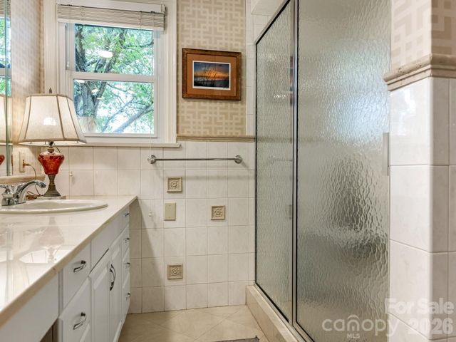 2652 Knollwood Road, Charlotte, NC 28211