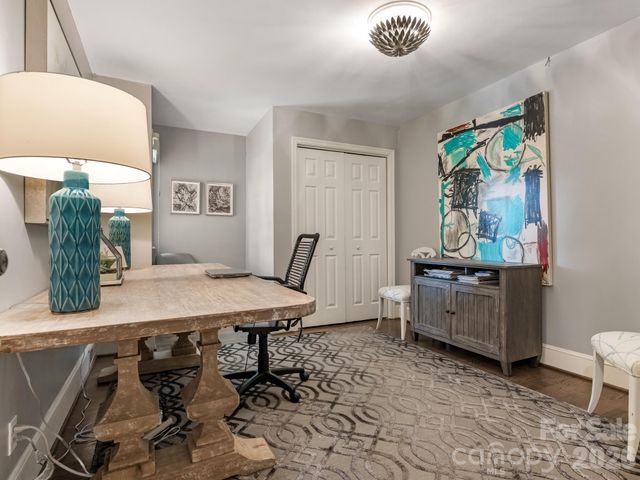 2652 Knollwood Road, Charlotte, NC 28211