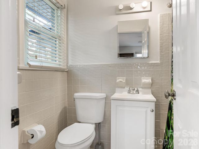 2652 Knollwood Road, Charlotte, NC 28211