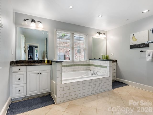 2652 Knollwood Road, Charlotte, NC 28211