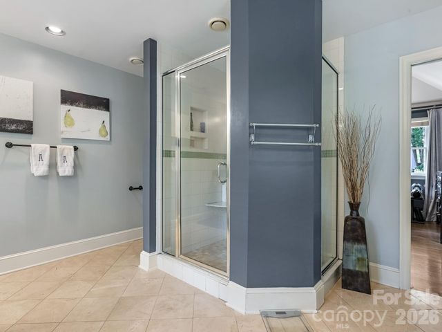 2652 Knollwood Road, Charlotte, NC 28211