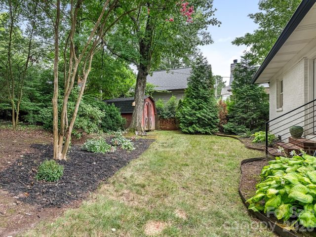 2652 Knollwood Road, Charlotte, NC 28211