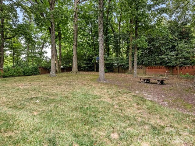 2652 Knollwood Road, Charlotte, NC 28211