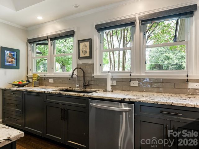 2652 Knollwood Road, Charlotte, NC 28211