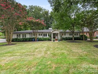 2652 Knollwood Road, Charlotte, NC 28211