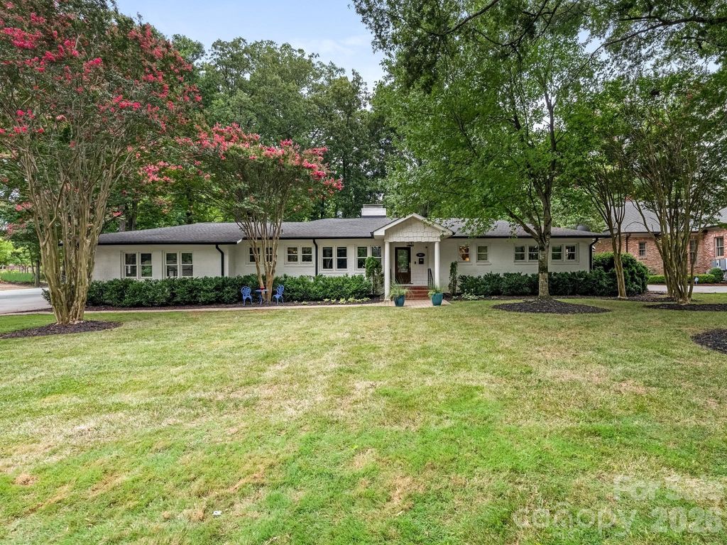 2652 Knollwood Road, Charlotte, NC 28211