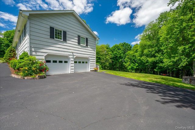 15 Watergate Drive, Amawalk, NY 10501