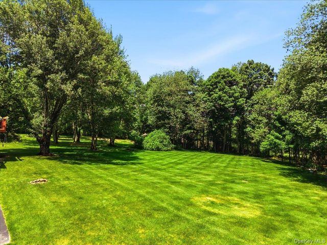 15 Watergate Drive, Amawalk, NY 10501