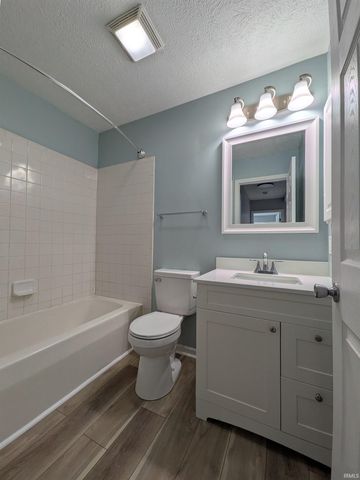 219 E Clarinet Boulevard, Elkhart, IN 46516