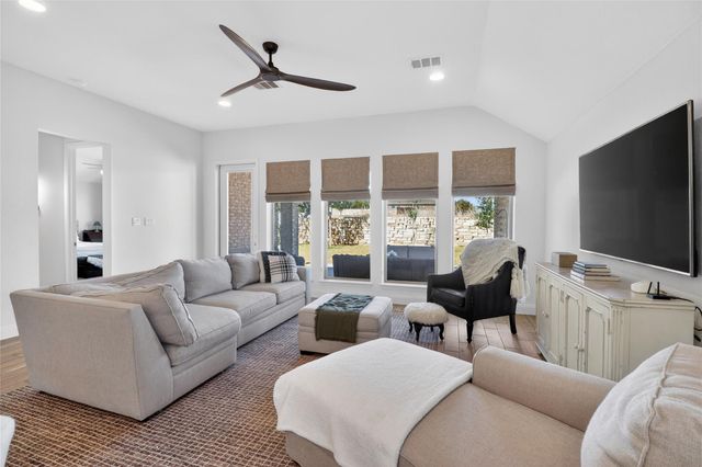 100 Peach Orchard LN, Georgetown, TX 78628