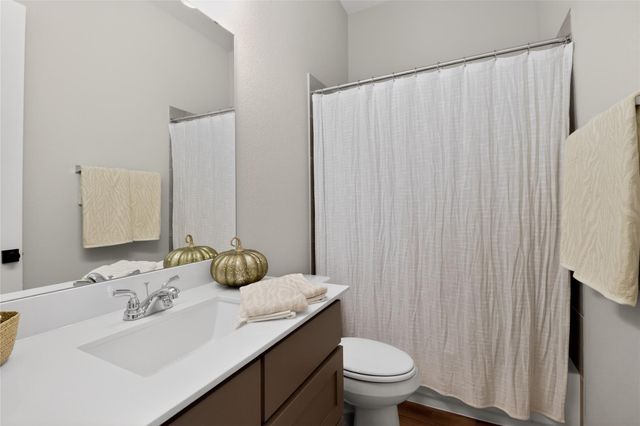 100 Peach Orchard LN, Georgetown, TX 78628