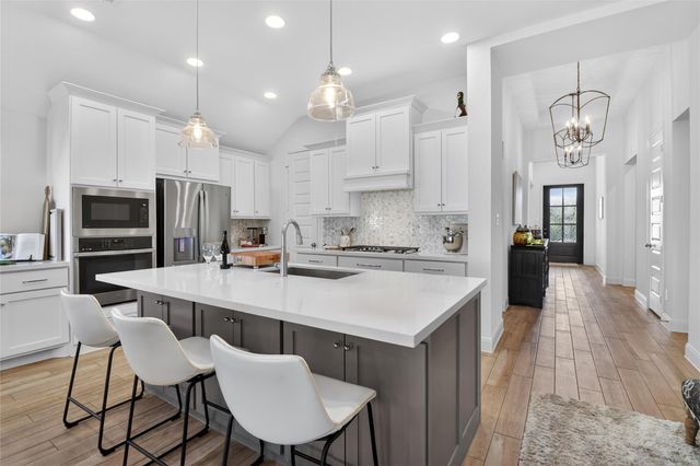 100 Peach Orchard LN, Georgetown, TX 78628