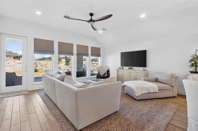 100 Peach Orchard LN, Georgetown, TX 78628