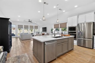 100 Peach Orchard LN, Georgetown, TX 78628