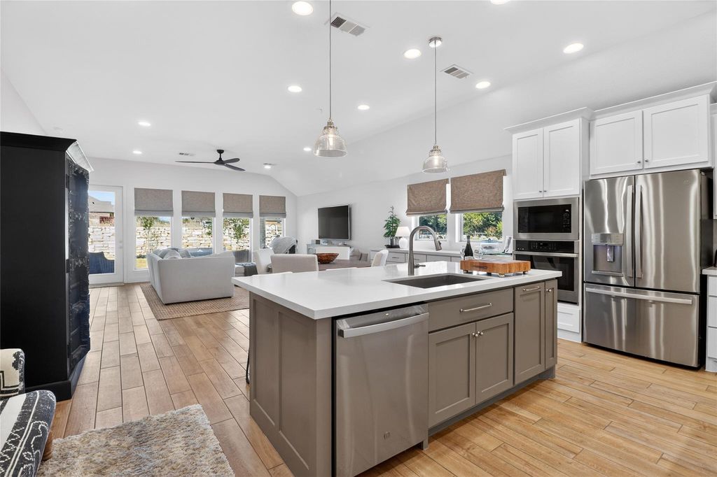 100 Peach Orchard LN, Georgetown, TX 78628