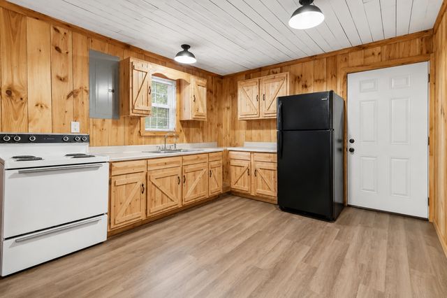 155 COUNTY Road, Burnside, KY 42519