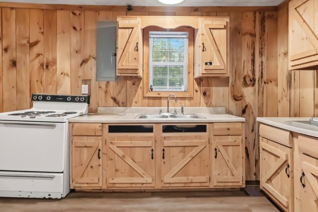 155 COUNTY Road, Burnside, KY 42519