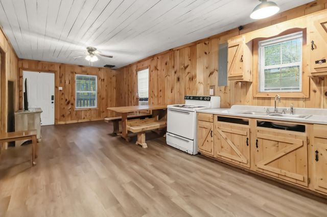 155 COUNTY Road, Burnside, KY 42519