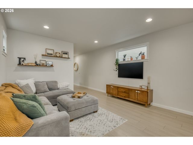 1636 S MIKE Dr, Newberg, OR 97132