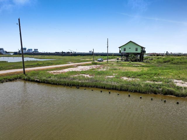 3301 Sailfish Drive, Port Bolivar, TX 77650