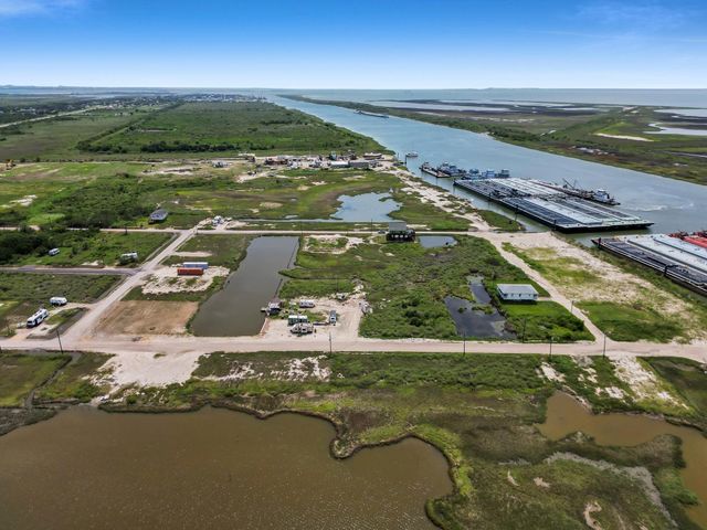3301 Sailfish Drive, Port Bolivar, TX 77650