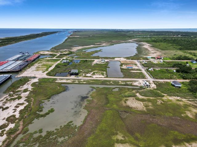 3301 Sailfish Drive, Port Bolivar, TX 77650