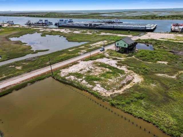 3301 Sailfish Drive, Port Bolivar, TX 77650