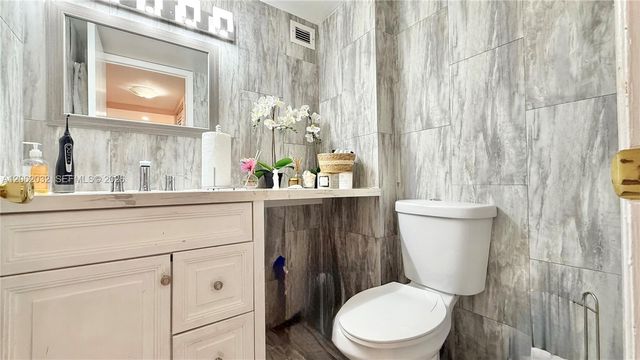 1830 Dixieanna Street 603, Hollywood, FL 33020