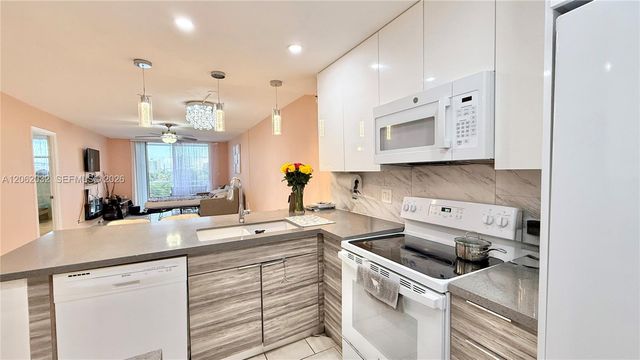 1830 Dixieanna Street 603, Hollywood, FL 33020